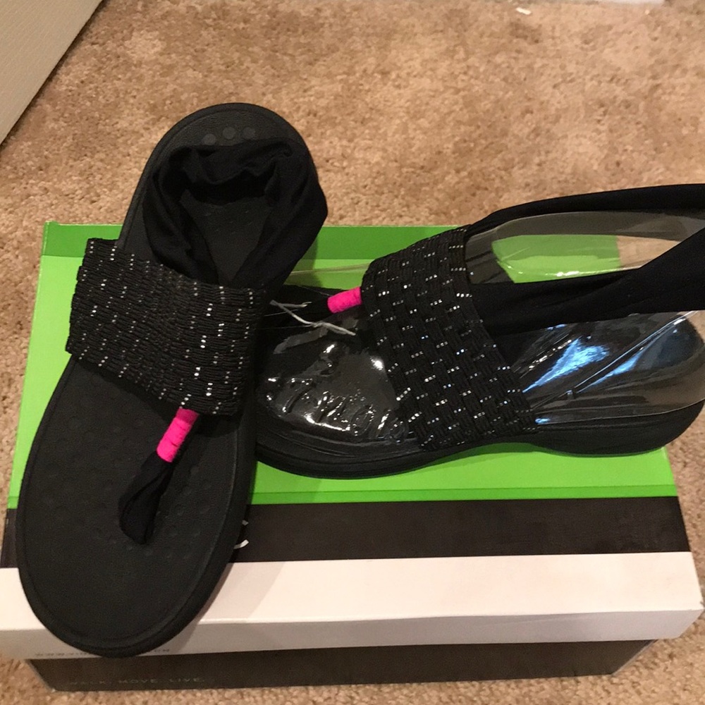 NWT Vionic Sandals Size 5
